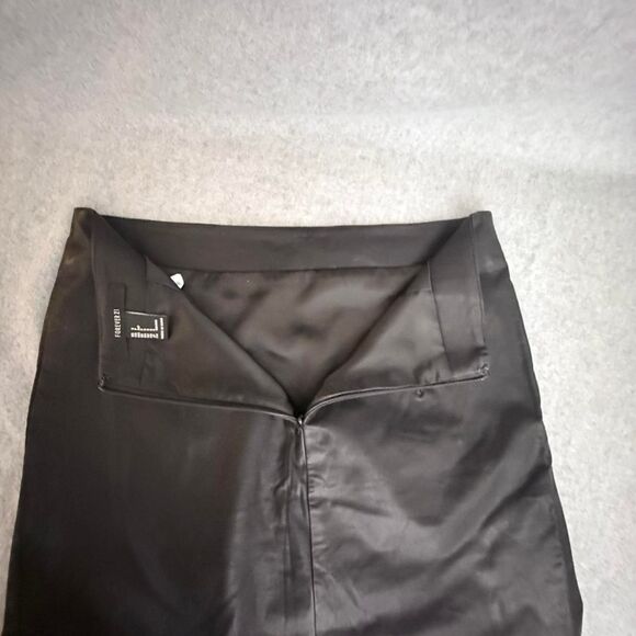 Forever-21 Women's Black and Pink Skirt - Picture 9 of 9